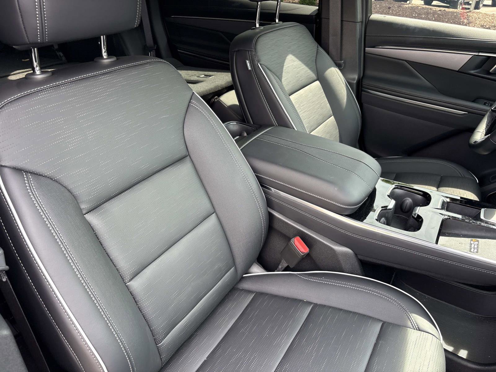 Used 2026 Buick Enclave Sport Touring w/ Power Package FWD image 32