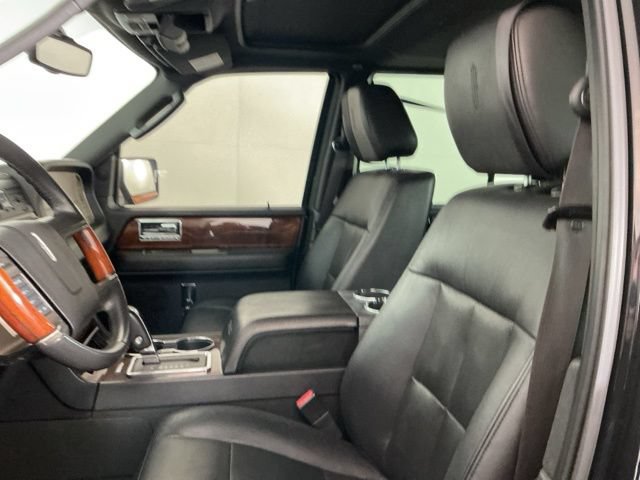 Used 2011 Lincoln Navigator Ultimate AWD/4WD image 13
