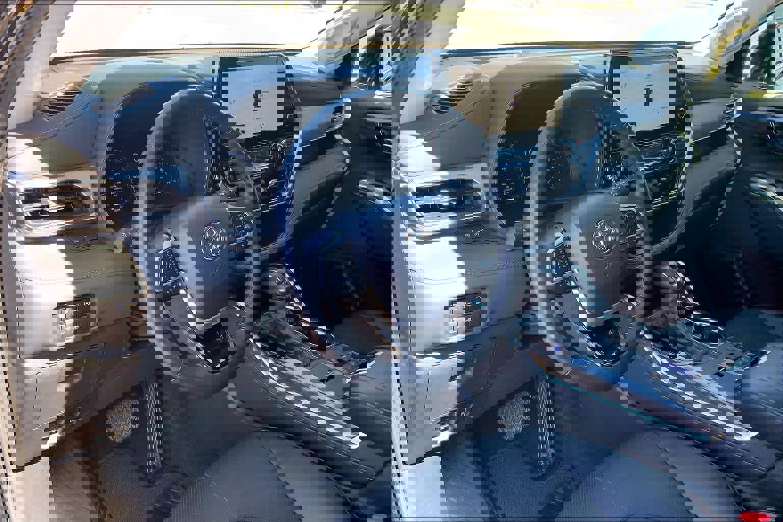 Used 2024 Toyota Highlander Platinum image 17