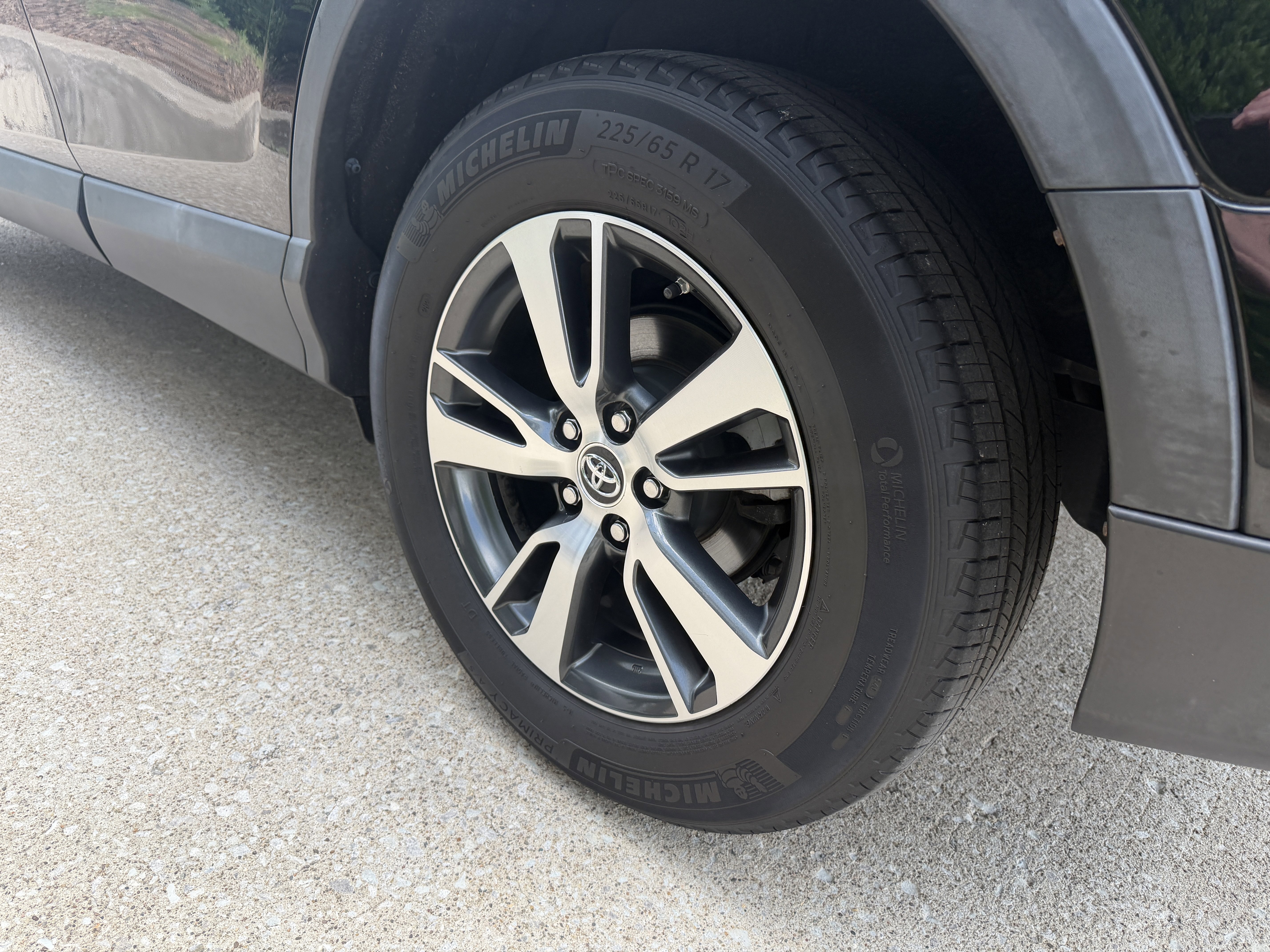Used 2017 Toyota RAV4 XLE FWD image 14