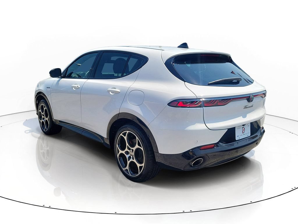 Used 2025 Alfa Romeo Tonale w/ Premium Package AWD/4WD image 3