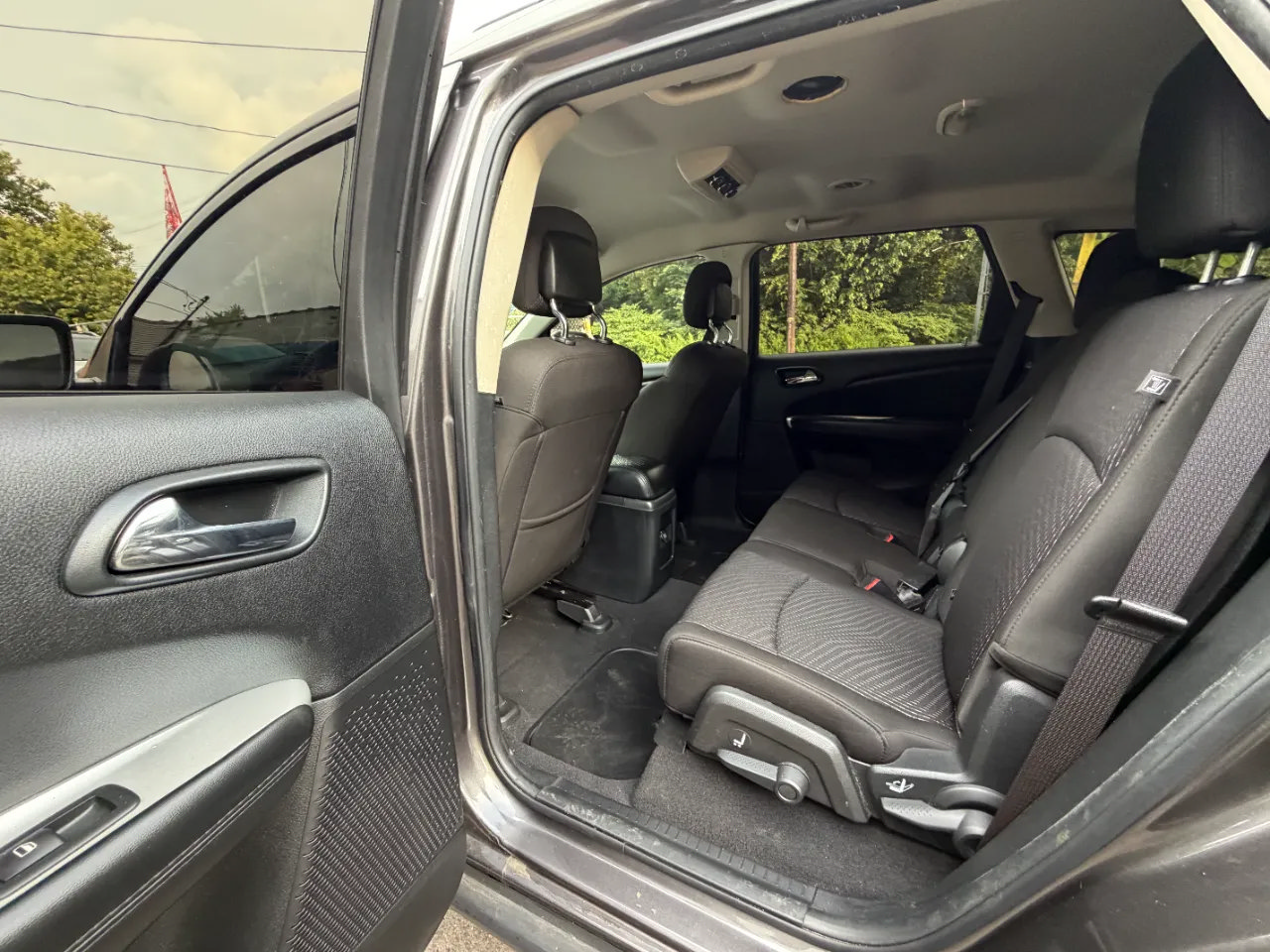 Used 2019 Dodge Journey SE w/ Connectivity Group FWD image 22