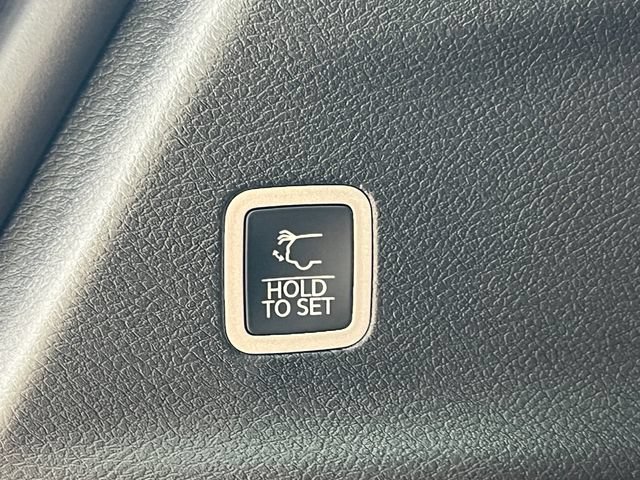 New 2027 Chrysler Pacifica Select AWD/4WD image 35