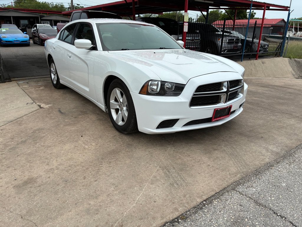 Used 2013 Dodge Charger SE RWD image 5