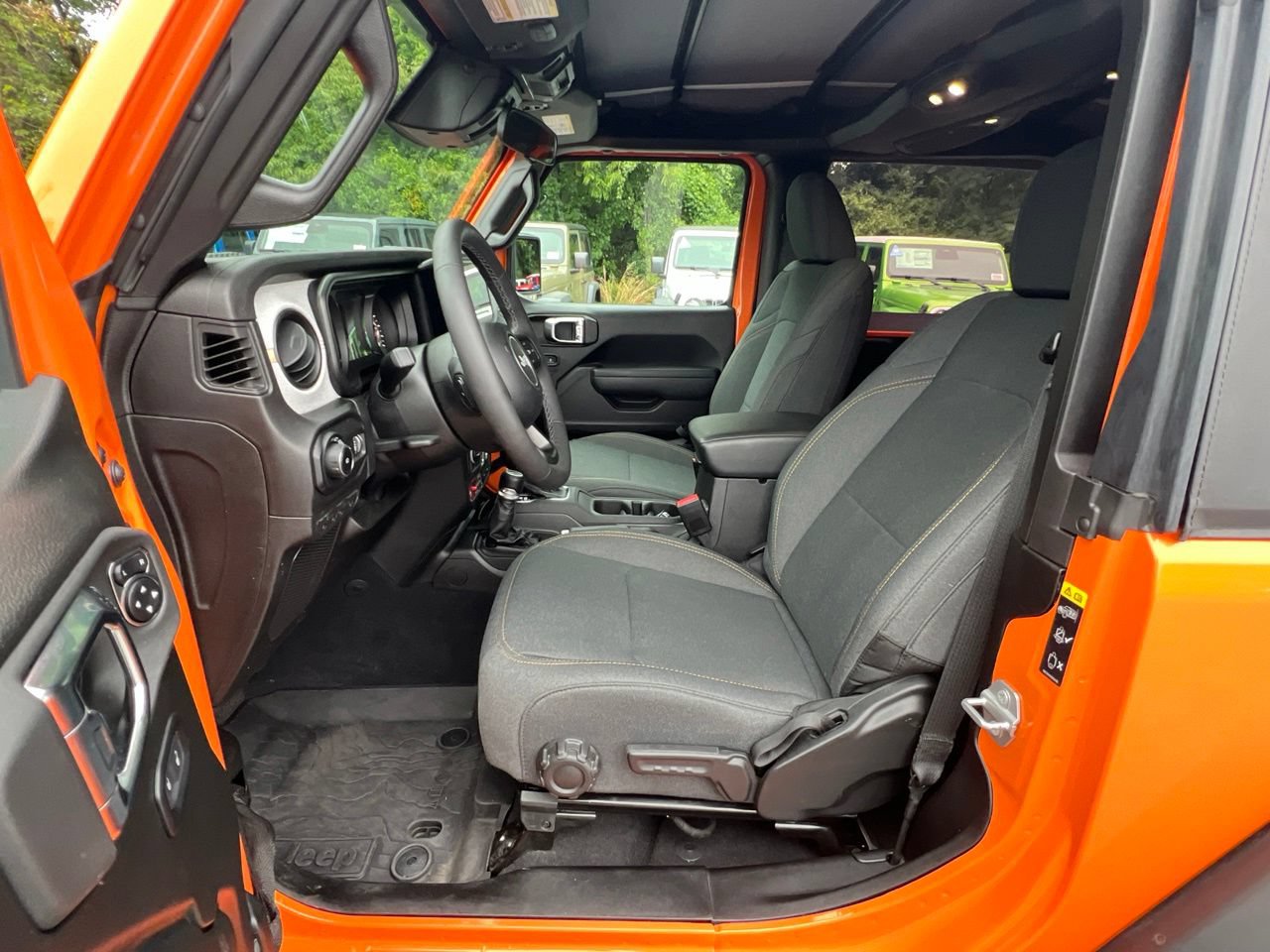 Used 2025 Jeep Wrangler Sport AWD/4WD image 10