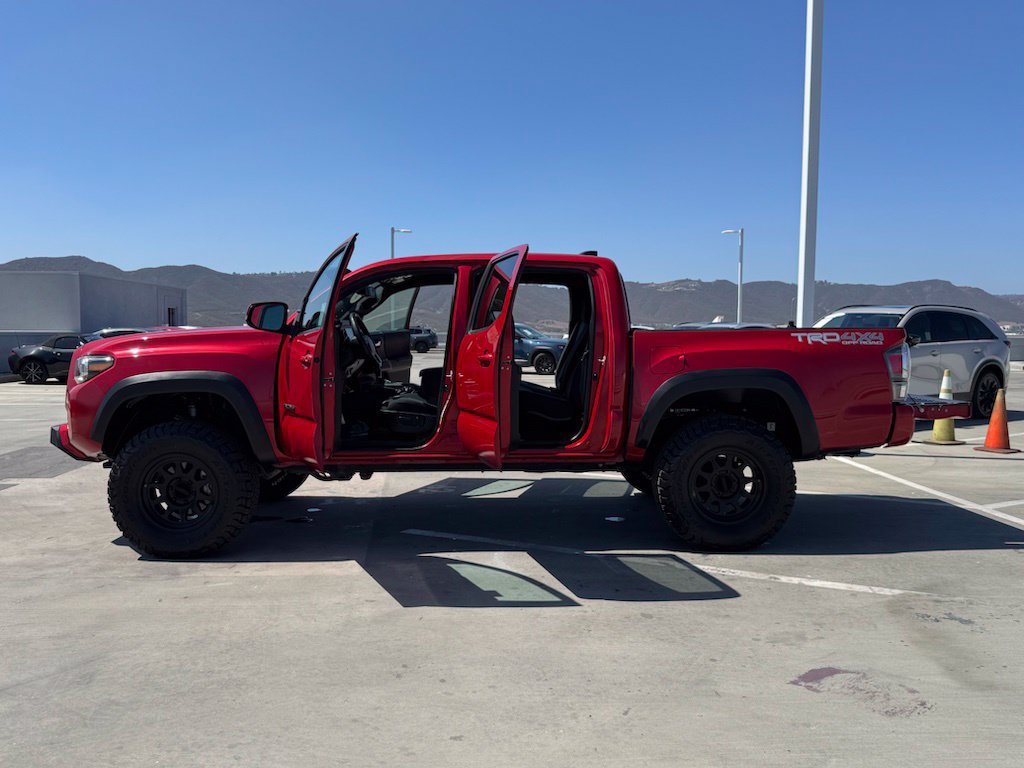 Used 2021 Toyota Tacoma TRD Off-Road w/ Technology Package AWD/4WD image 30