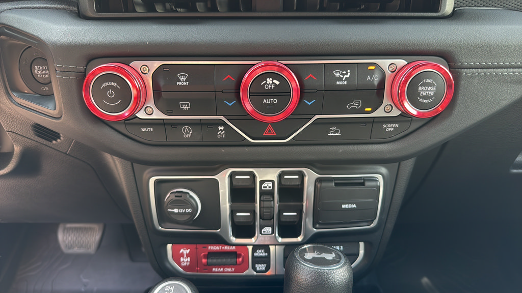 Used 2024 Jeep Wrangler Unlimited Rubicon AWD/4WD image 26
