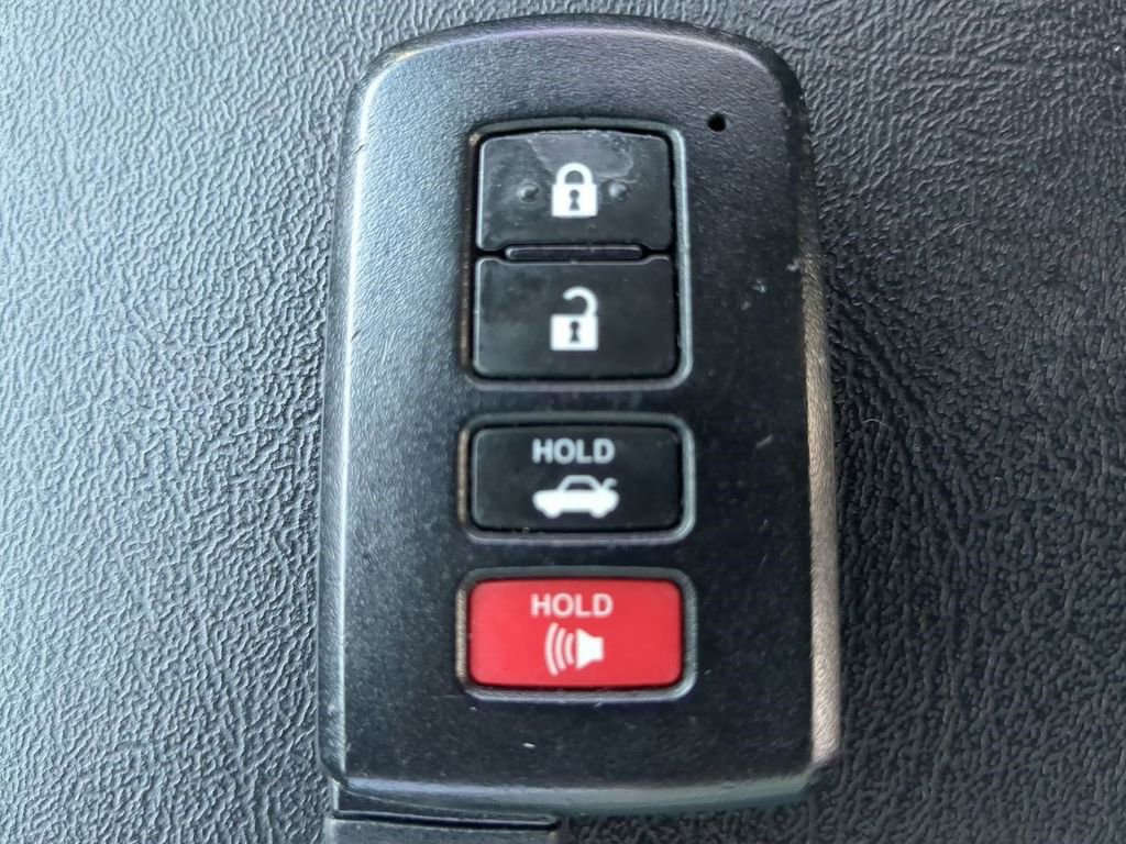 Used 2018 Toyota Avalon XLE w/ Protection Package image 29