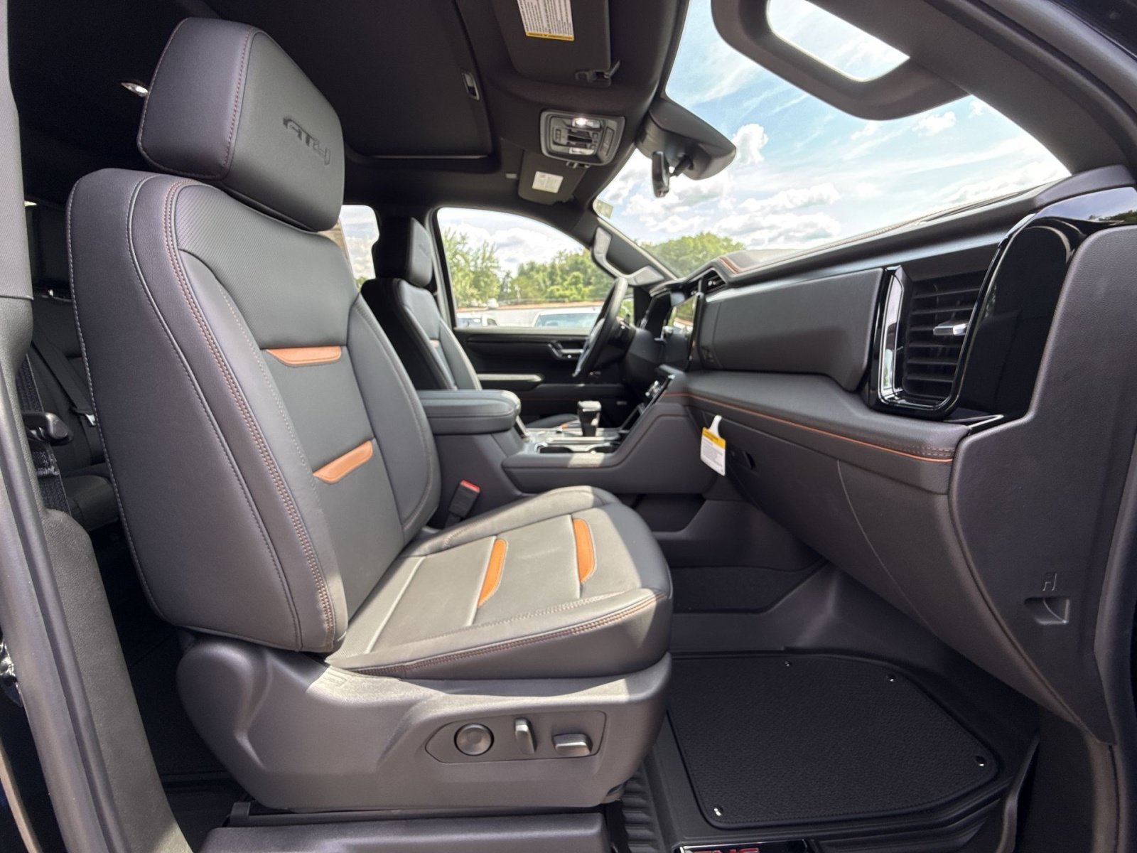New 2026 GMC Sierra 1500 AT4 w/ AT4 Premium Package AWD/4WD image 28