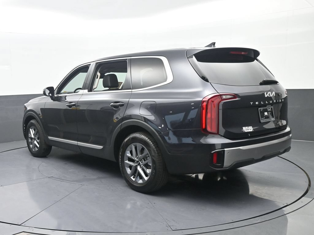 Used 2025 Kia Telluride LX FWD image 4