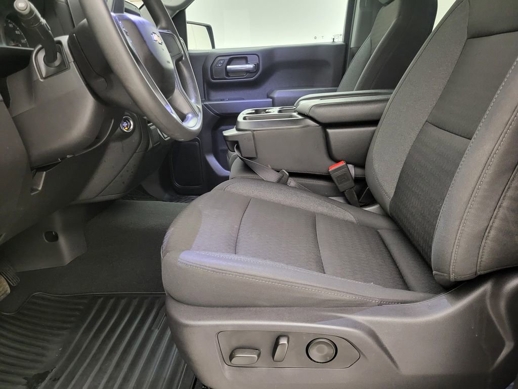 Used 2024 Chevrolet Silverado 1500 Custom image 3