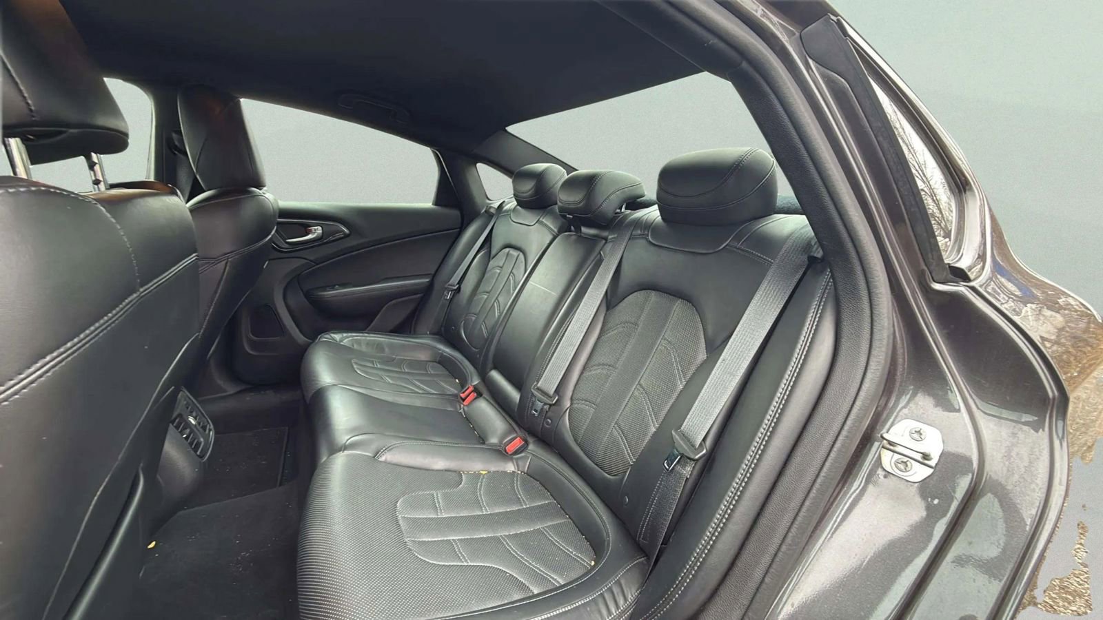 Used 2015 Chrysler 200 S w/ Navigation & Sound Group I image 18