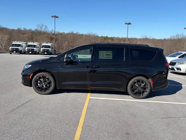 New 2026 Chrysler Pacifica Select w/ S Appearance Package FWD image 4