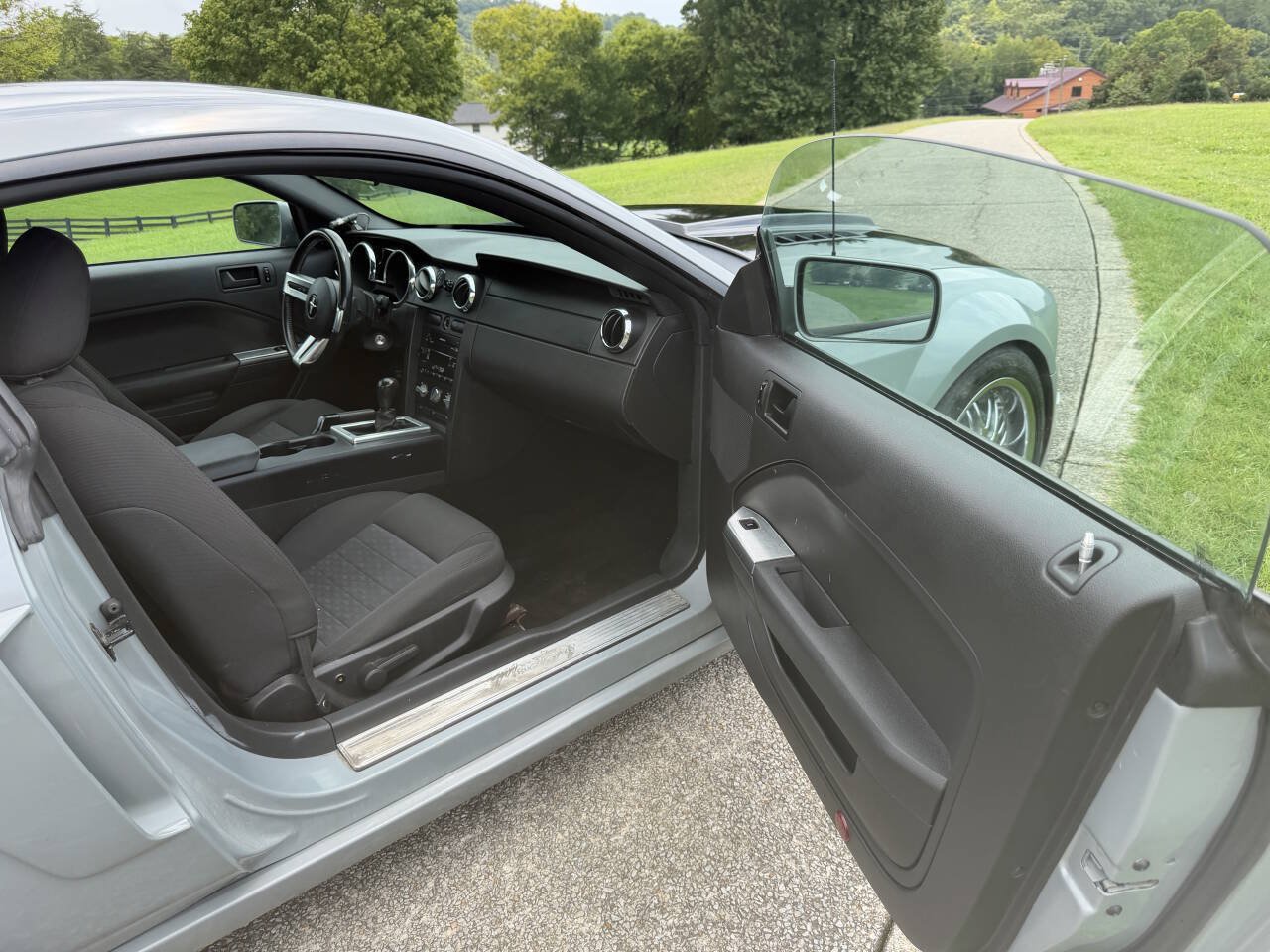 Used 2005 Ford Mustang GT Premium RWD image 31