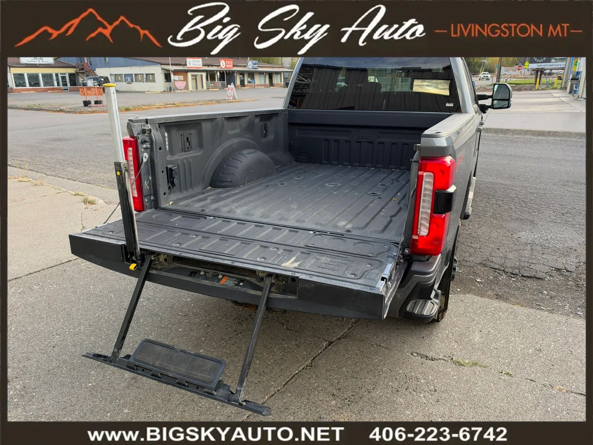 Used 2023 Ford F350 XLT w/ XLT Premium Package AWD/4WD image 9