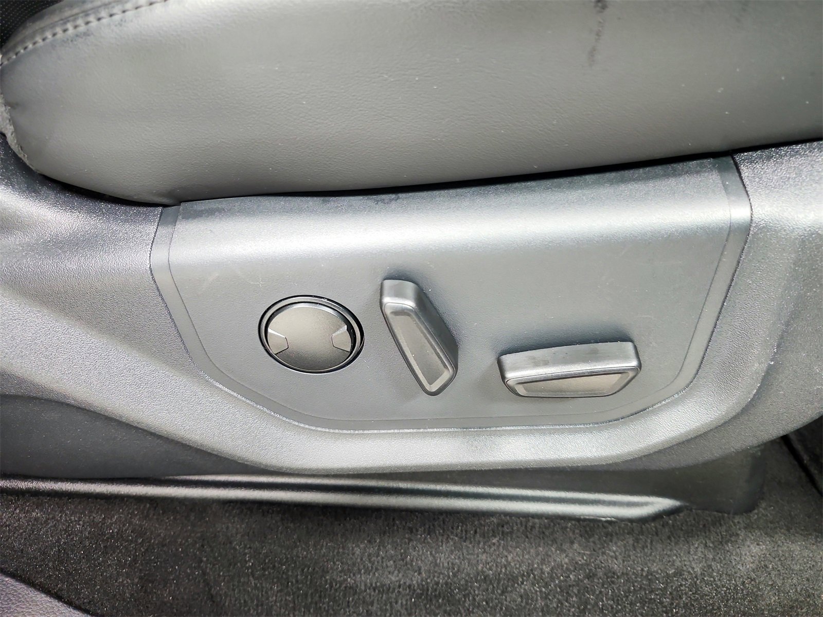 Used 2024 Ford Expedition Max XLT image 40