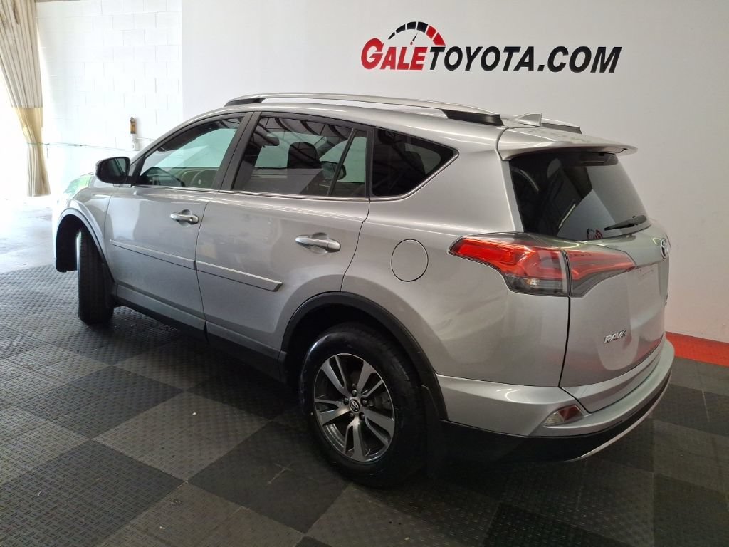 Used 2018 Toyota RAV4 XLE w/ Plus Extra Value Package AWD/4WD image 10