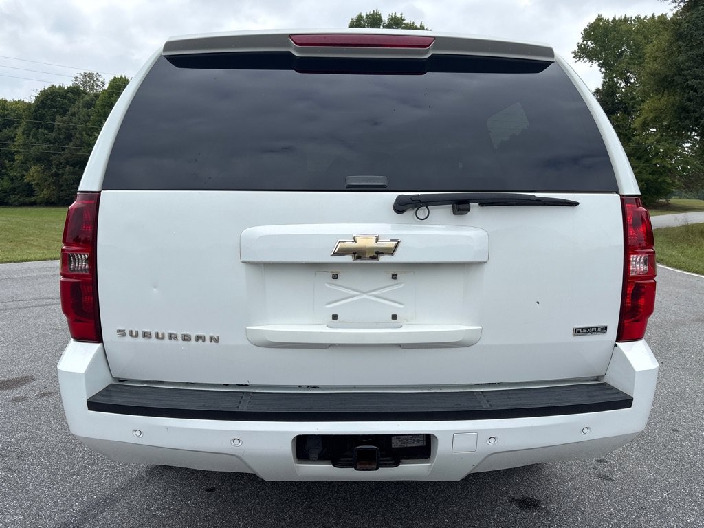 Used 2011 Chevrolet Suburban LT w/ Luxury Package AWD/4WD image 4