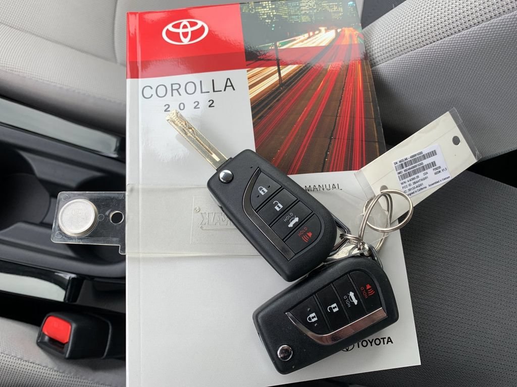 Used 2022 Toyota Corolla LE FWD image 9