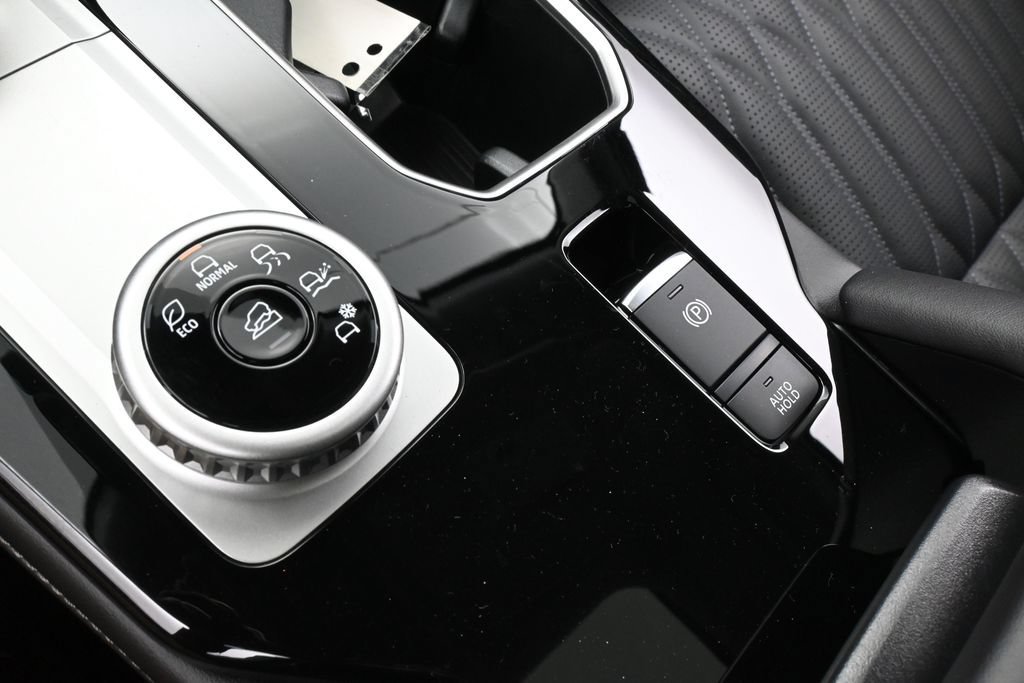 New 2026 Mitsubishi Outlander SEL FWD image 26