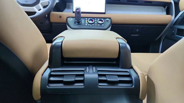 Used 2025 Land Rover Defender 90 X-Dynamic SE image 48