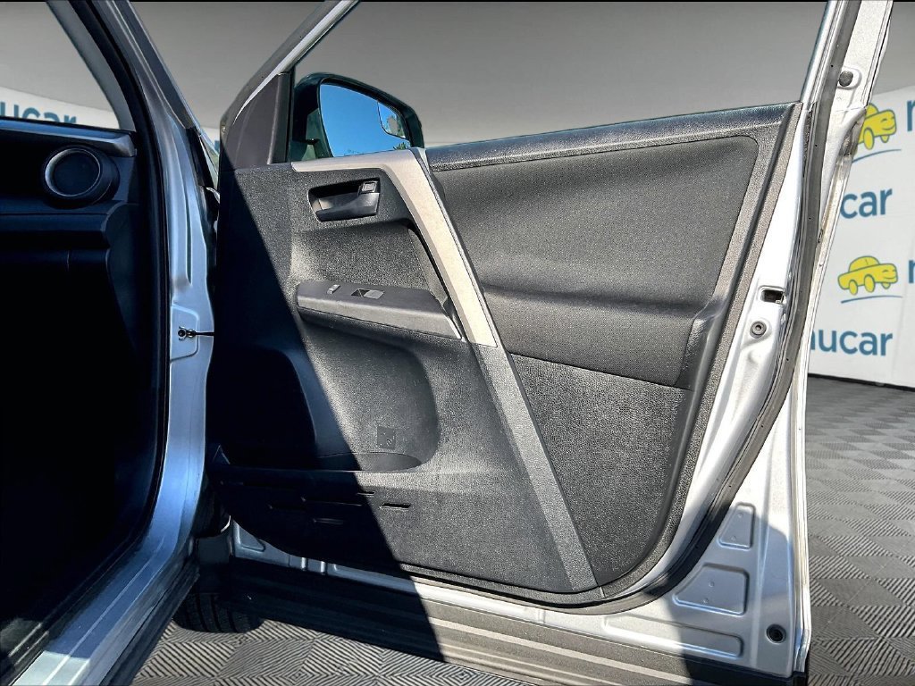 Used 2017 Toyota RAV4 LE w/ Carpet Mat Package AWD/4WD image 12