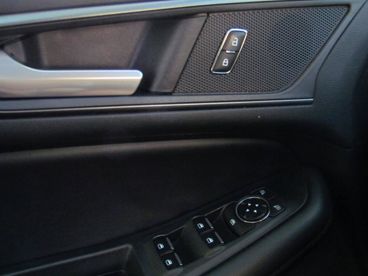 Used 2021 Ford Edge SE FWD image 16