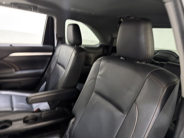 Used 2019 Toyota Highlander XLE AWD/4WD image 7