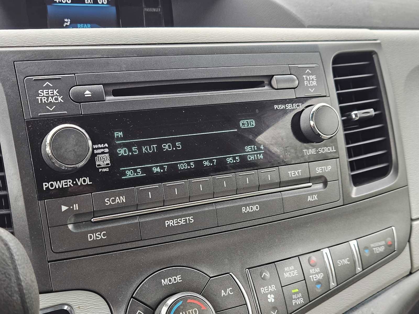 Used 2014 Toyota Sienna LE image 17