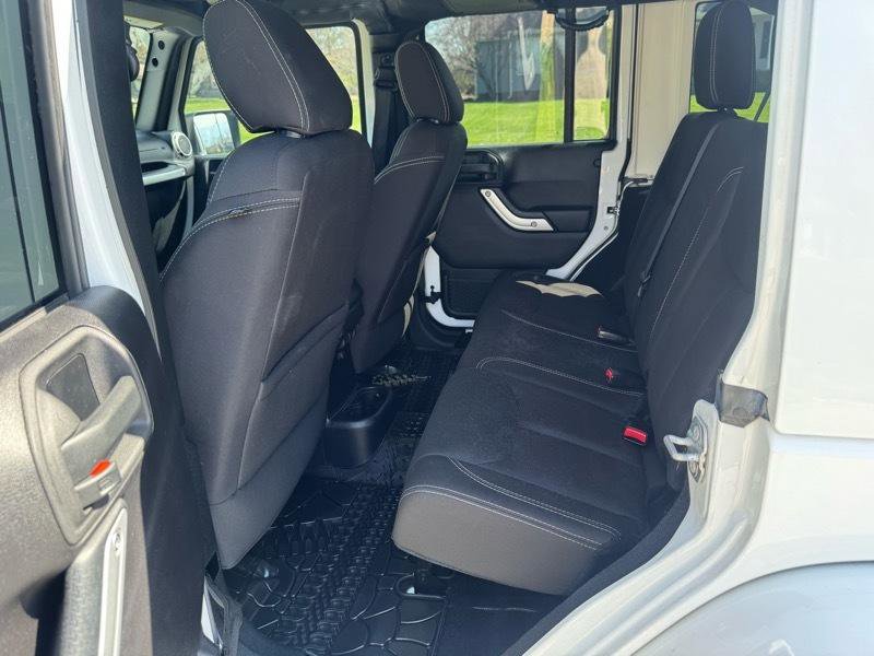 Used 2015 Jeep Wrangler Unlimited Sahara w/ Connectivity Group image 13