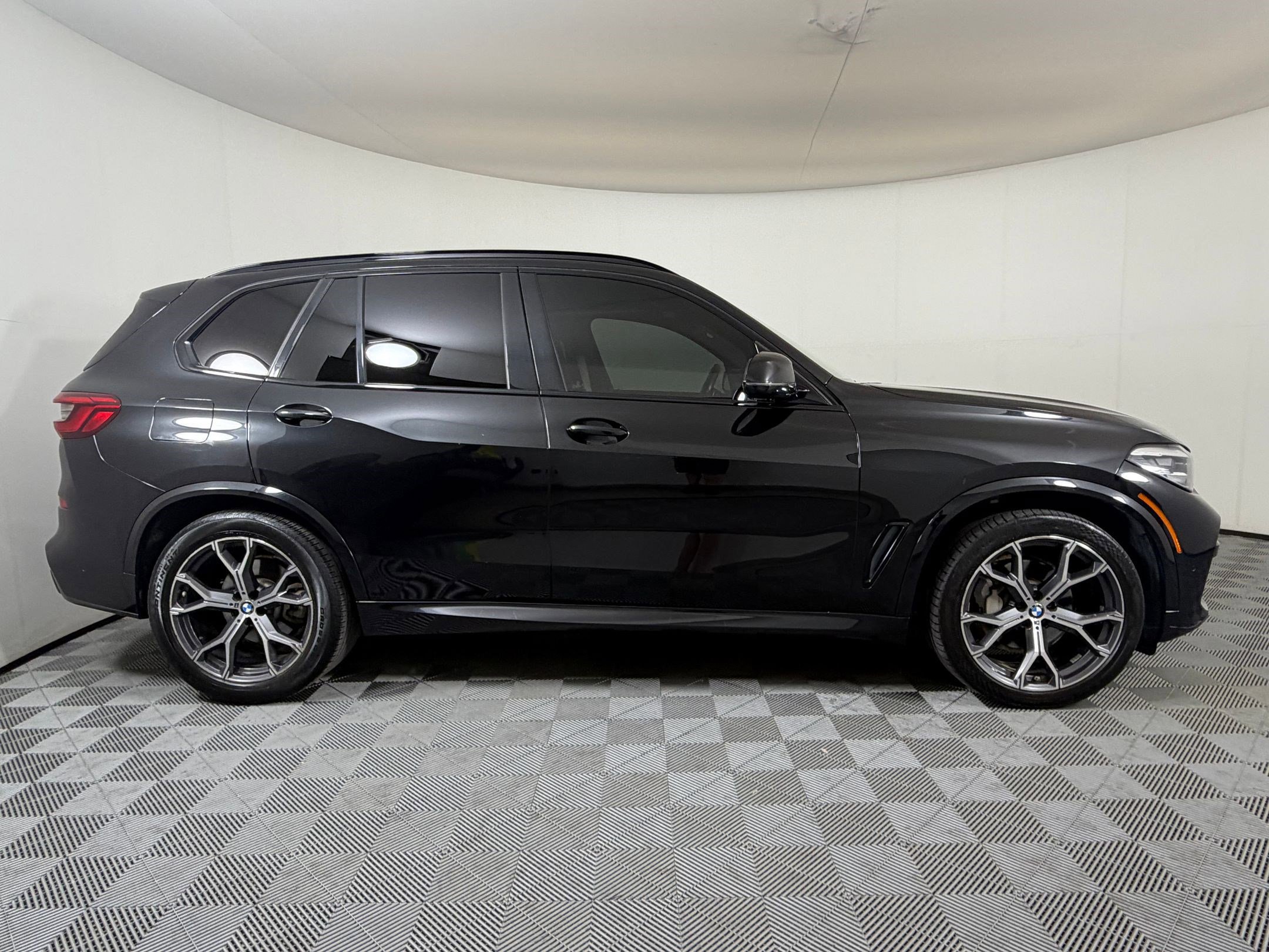 Used 2020 BMW X5 sDrive40i w/ M Sport Package RWD image 8