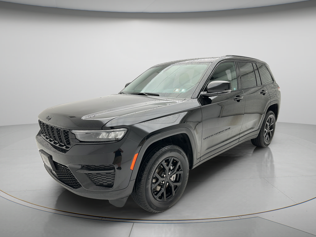 Used 2025 Jeep Grand Cherokee Altitude AWD/4WD image 8