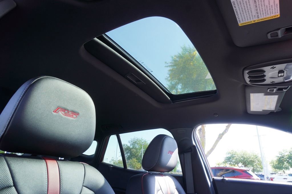 Used 2025 Chevrolet Trax RS w/ Sunroof Package FWD image 13