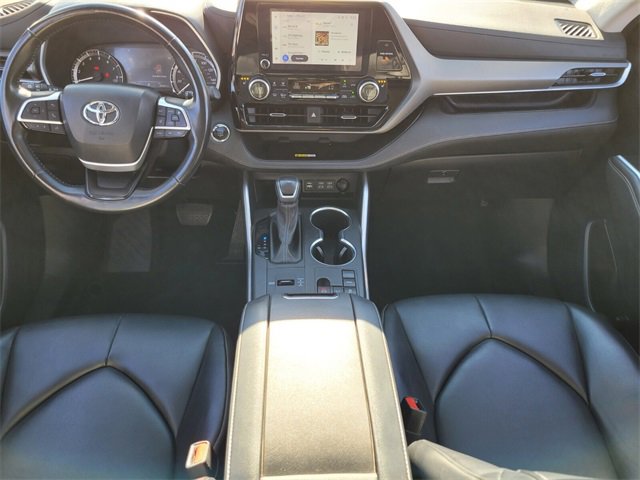 Used 2023 Toyota Highlander XLE image 11