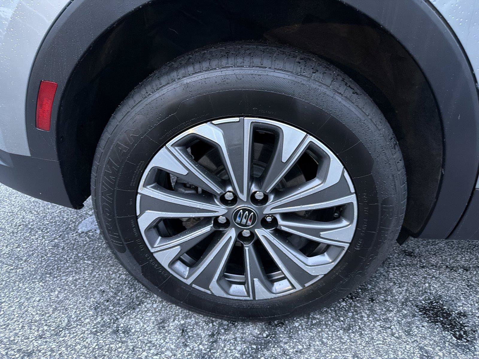 Used 2024 Buick Envision Preferred AWD/4WD image 16