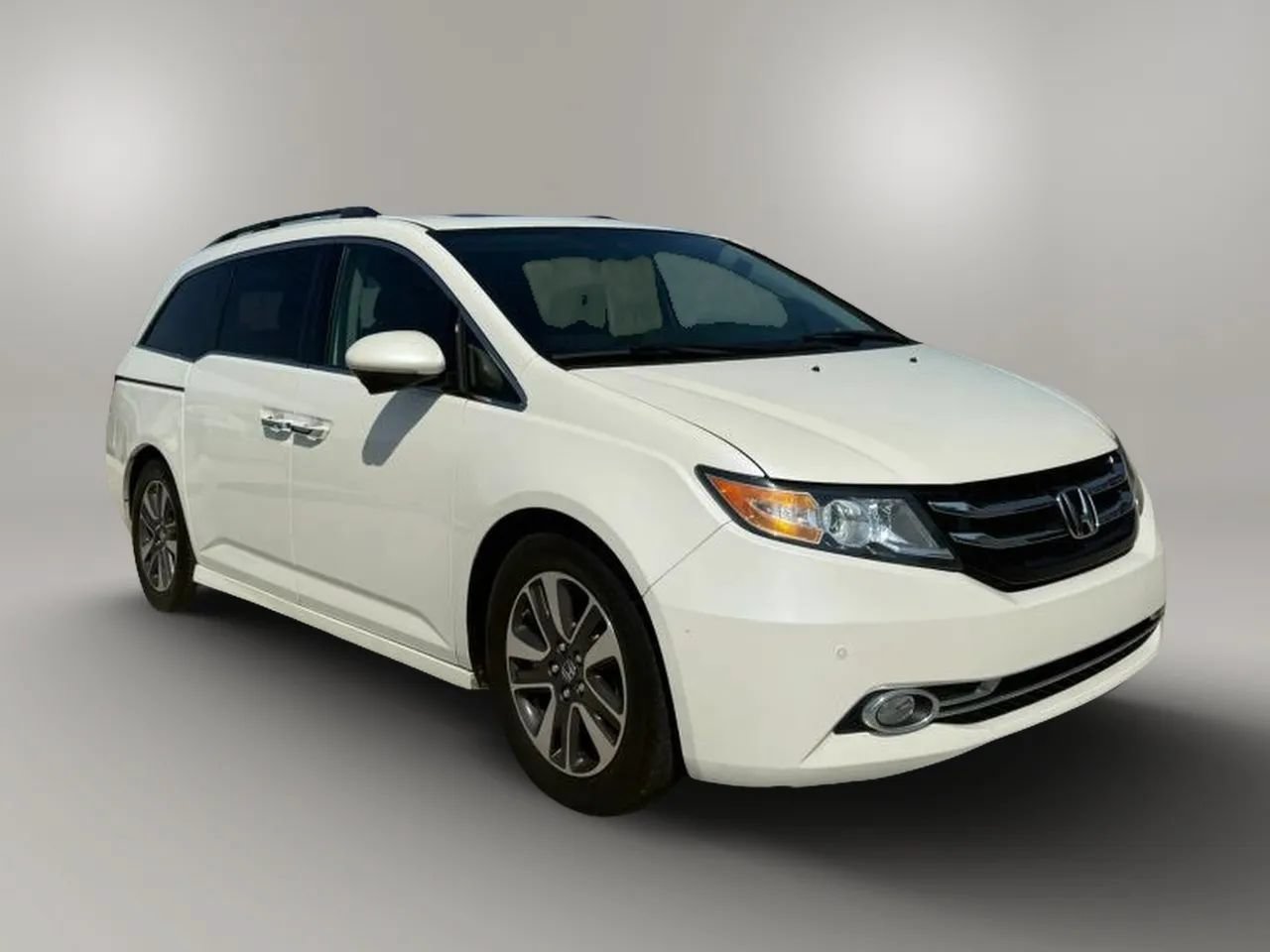 Used 2015 Honda Odyssey Touring image 1
