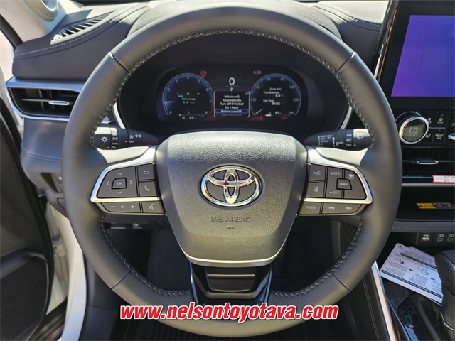 New 2026 Toyota Highlander Platinum image 13