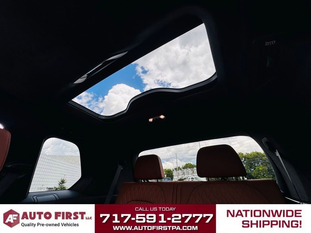 Used 2022 BMW X7 M50i w/ Executive Package image 23
