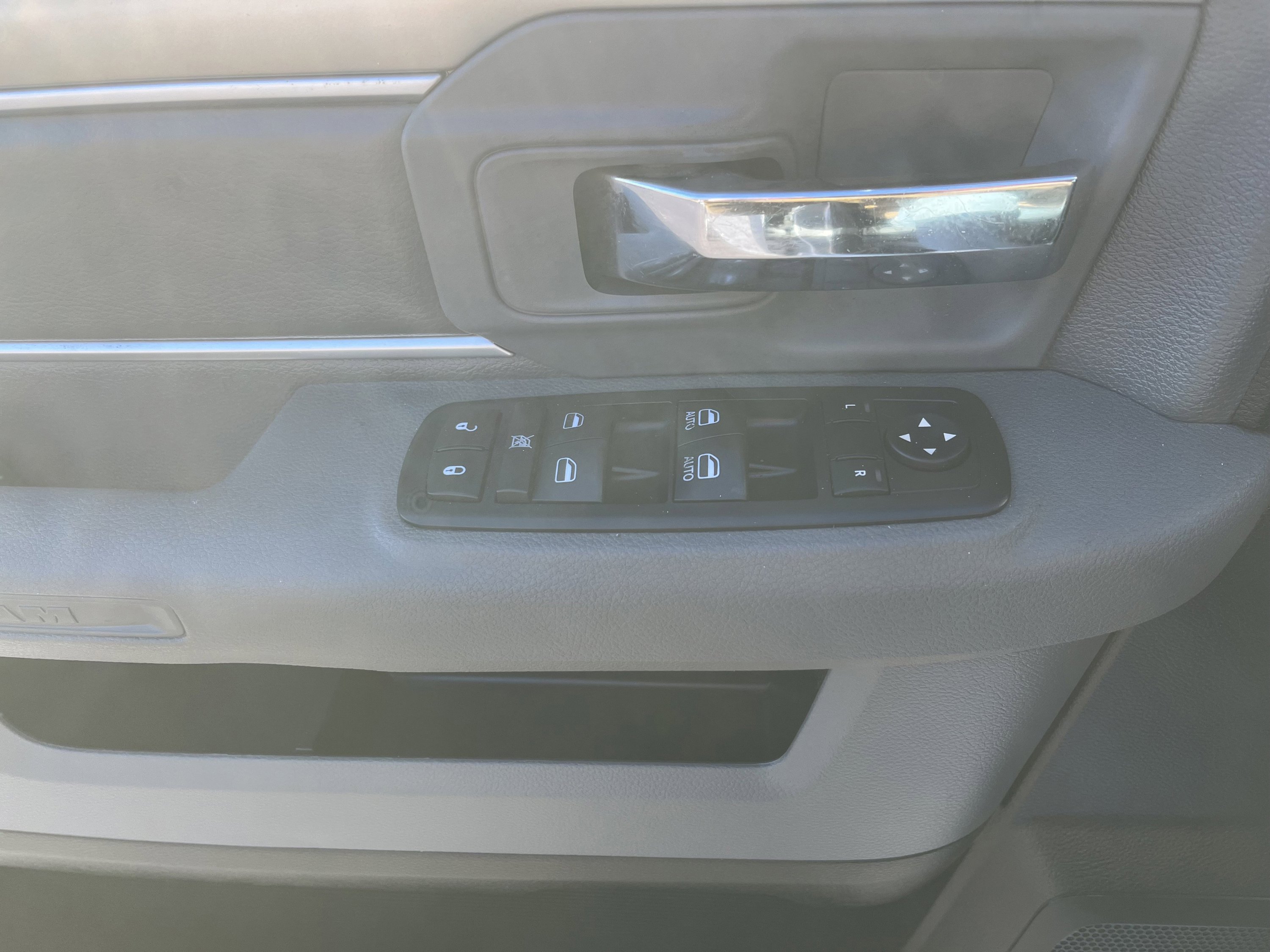 Used 2015 RAM 1500 Classic SLT image 16