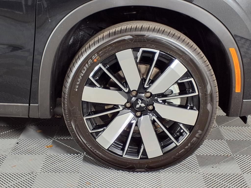 Used 2025 Mitsubishi Outlander SE image 28