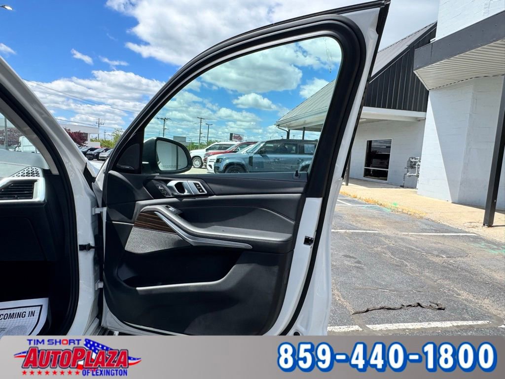 Used 2025 BMW X7 xDrive40i AWD/4WD image 70