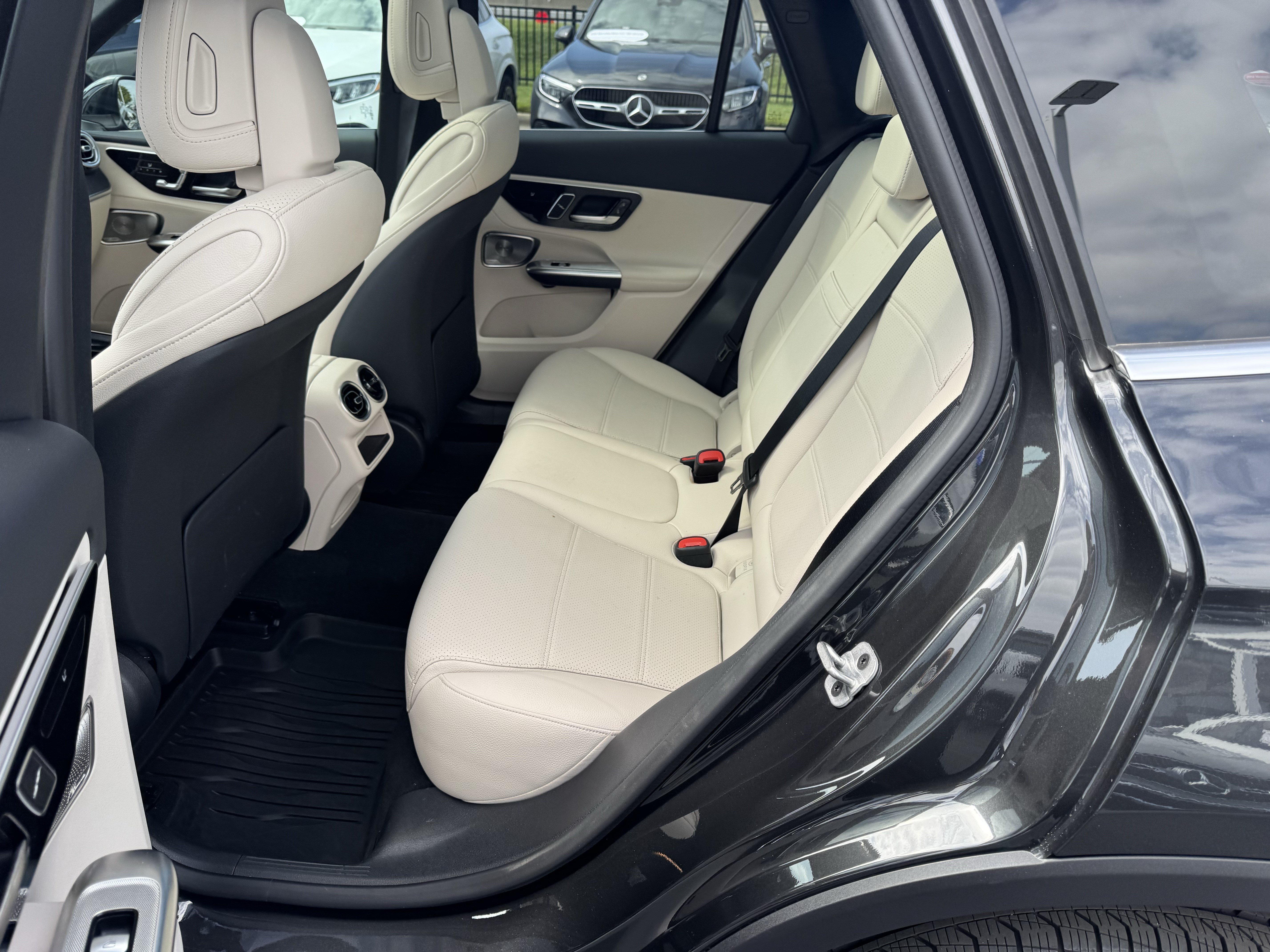 Certified 2026 Mercedes-Benz GLC 300 4MATIC image 33