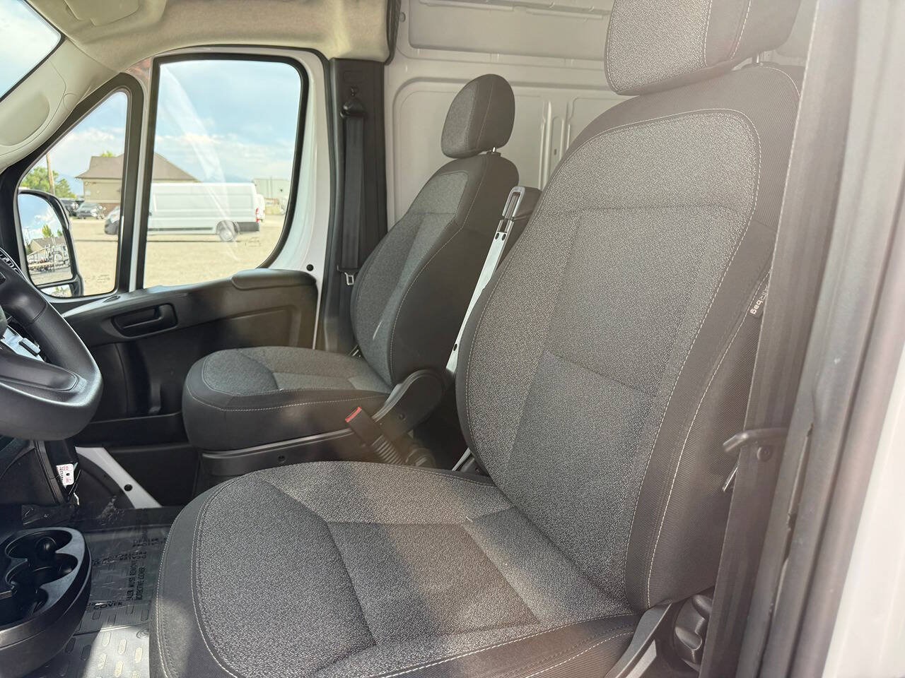 Used 2025 RAM ProMaster 2500 w/ Convenience Group FWD image 17