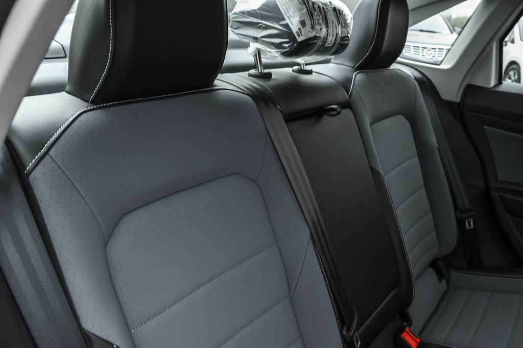Used 2026 Volkswagen Jetta SE FWD image 31