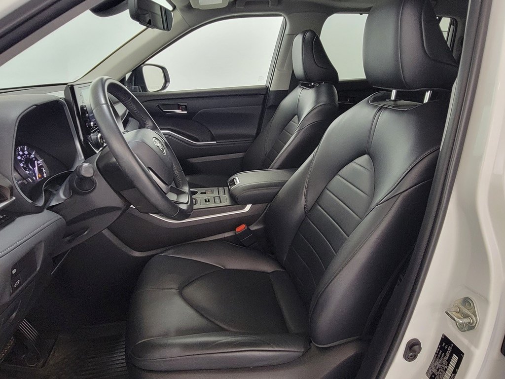 Used 2022 Toyota Highlander XLE AWD/4WD image 14