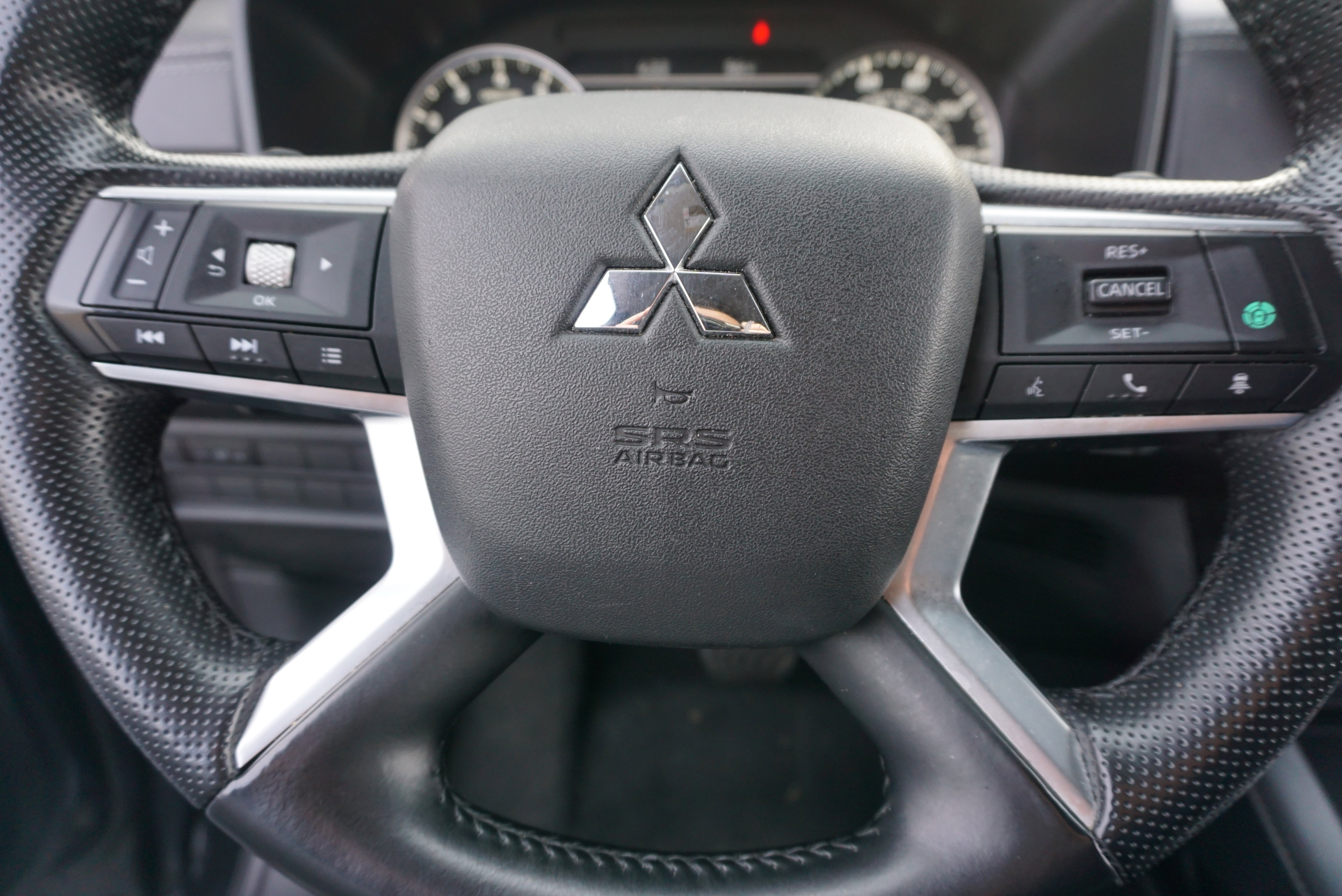 Used 2024 Mitsubishi Outlander SE image 8