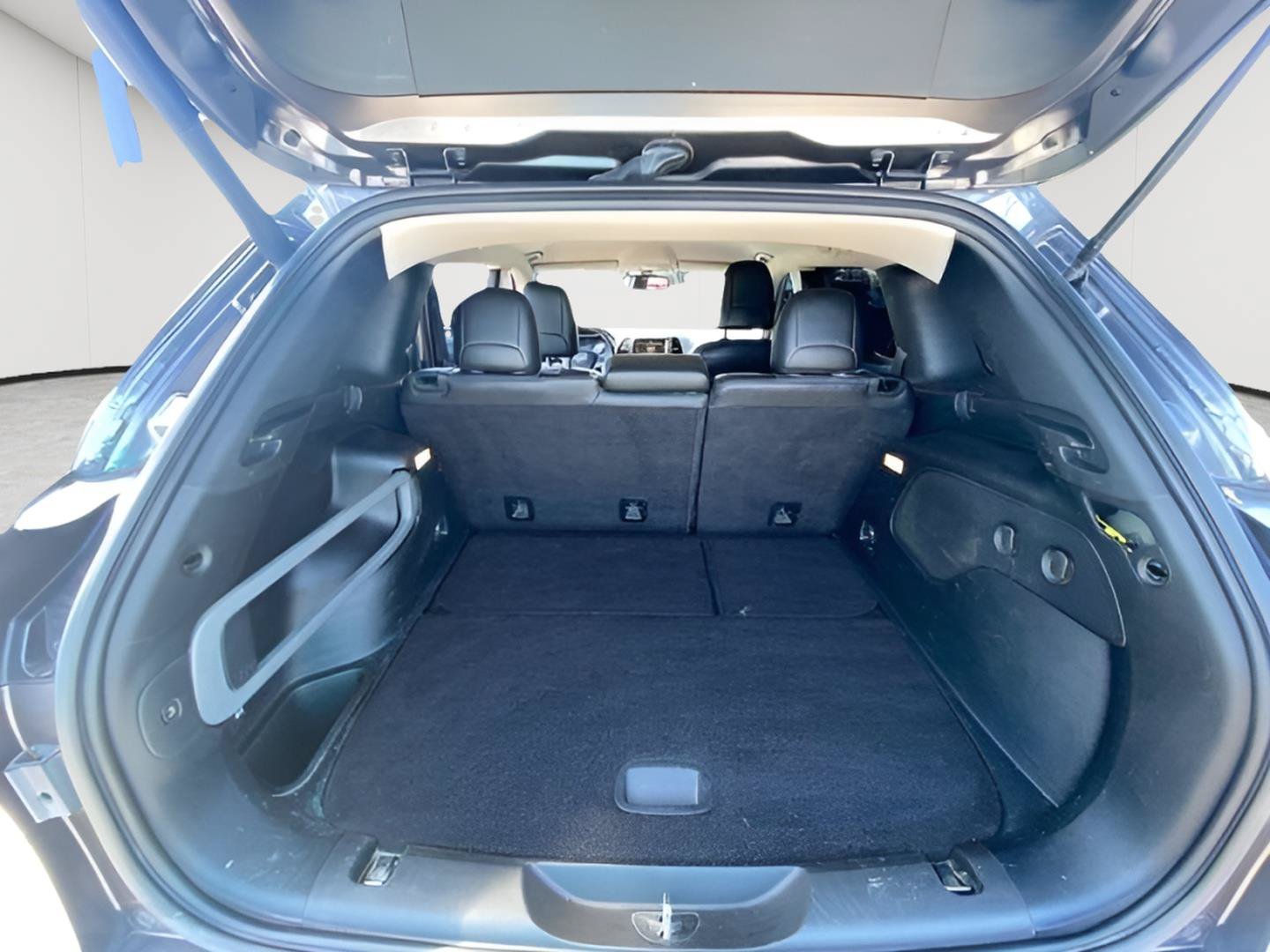 Used 2018 Jeep Cherokee Overland AWD/4WD image 6