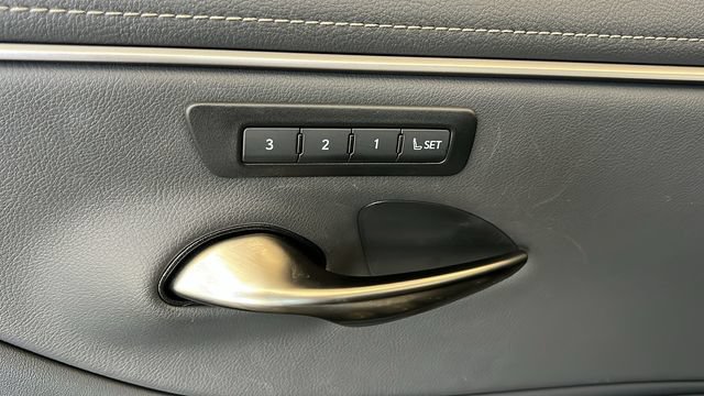 Used 2025 Lexus ES 300h w/ Premium Package FWD image 35