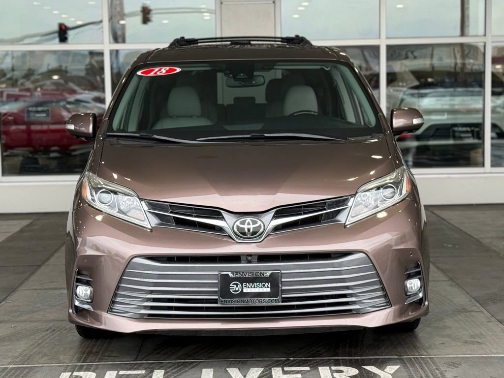 Used 2018 Toyota Sienna Limited Premium w/ Carpet Mat Package image 4