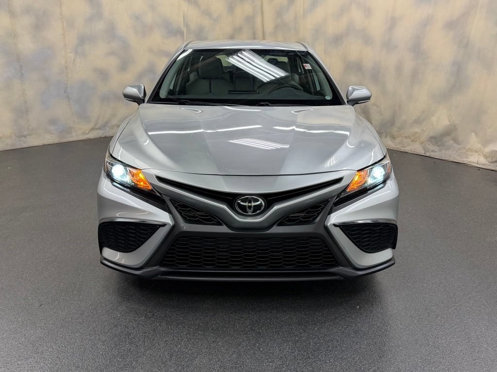 Used 2022 Toyota Camry SE FWD image 5